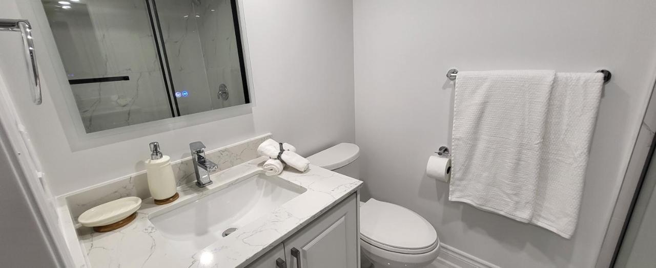 Queen Bedroom With Private Washroom Near 401, 404, Dvp, Markham, North York, Free Parking Toronto Extérieur photo