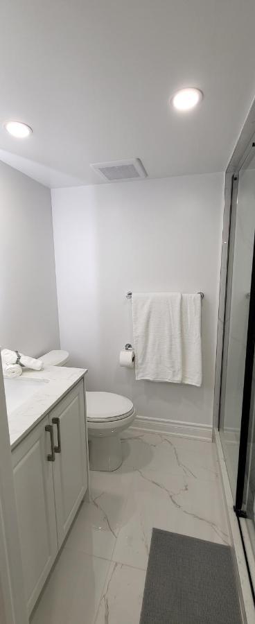 Queen Bedroom With Private Washroom Near 401, 404, Dvp, Markham, North York, Free Parking Toronto Extérieur photo