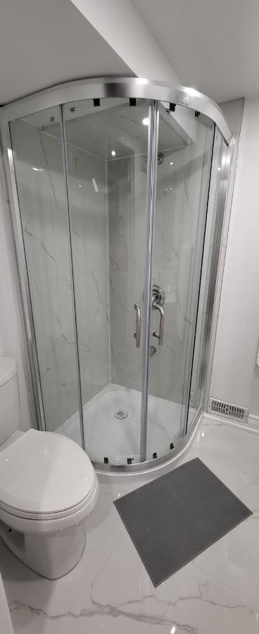Queen Bedroom With Private Washroom Near 401, 404, Dvp, Markham, North York, Free Parking Toronto Extérieur photo