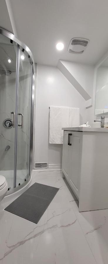 Queen Bedroom With Private Washroom Near 401, 404, Dvp, Markham, North York, Free Parking Toronto Extérieur photo